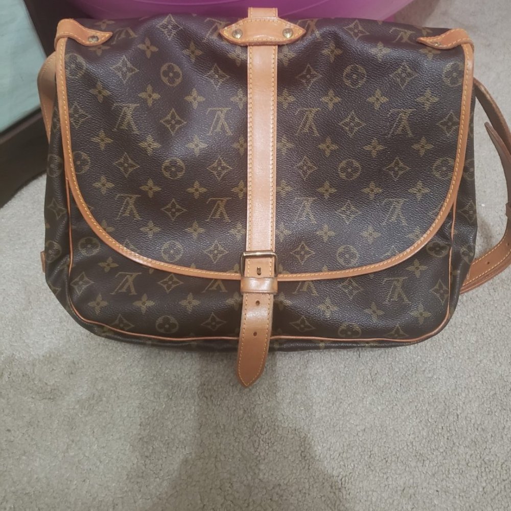 Louis Vuitton Vintage Samur 35